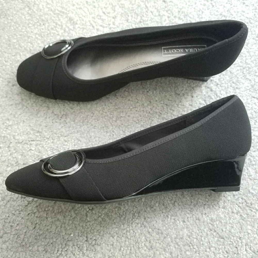 New Laura Scott heels 8.5 Med.